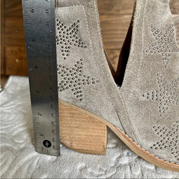 Jeffrey Campbell Asterial Booties Sz 8 Taupe Suede Star Studded Rock Western - Picture 3 of 16